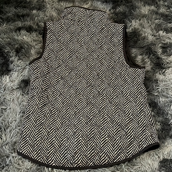 • Dry Goods Chevron Vest Black and White - Picture 10 of 13